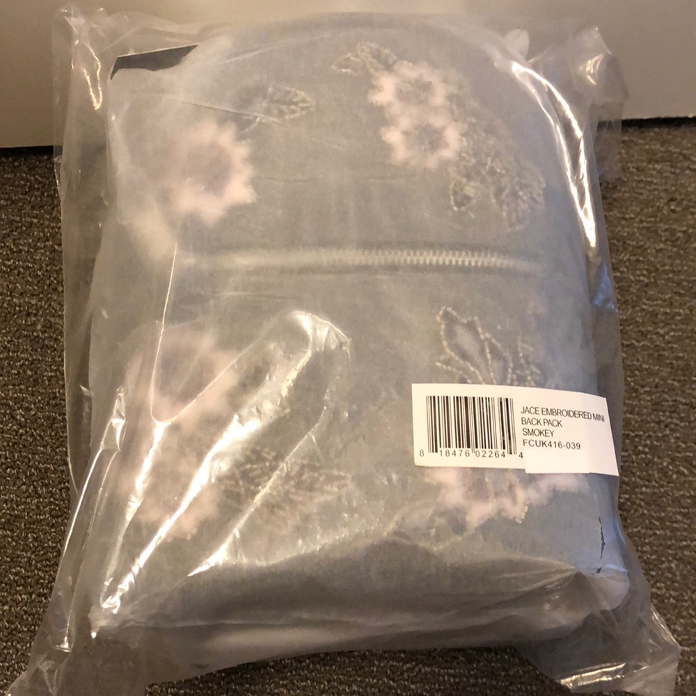 🌸NWT🌺 Embroidered Backpack - Picture 4 of 8